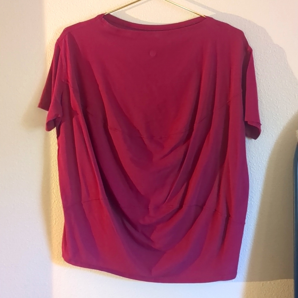 Lululemon back in action short sleeve tee size 4